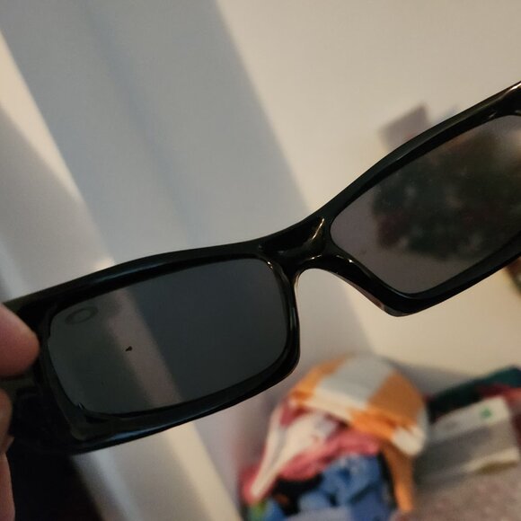 Oakley - Picture 9 of 11